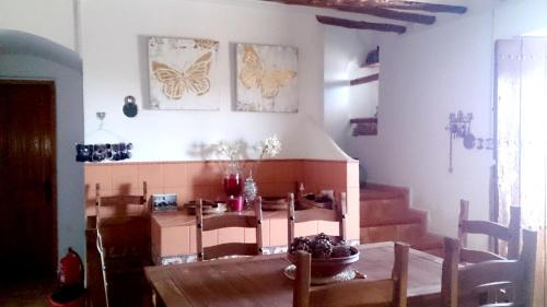 Εστιατόριο ή άλλο μέρος για φαγητό στο 4 bedrooms villa with private pool enclosed garden and wifi at Zarzadilla de Totana