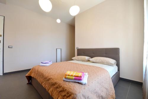 a bedroom with a bed with two towels on it at Charming flat in Vercelli - 50 sqm - Cosy balcony. in Vercelli