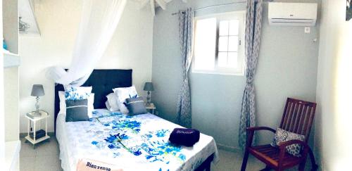 a bedroom with a bed and a window at Maison charmante avec vue sur la mer à Petit-Canal + Jacuzzi in Petit-Canal