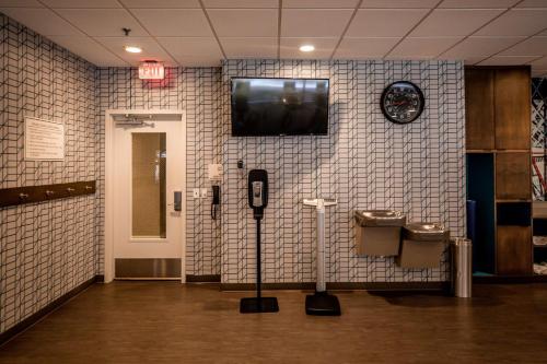 TV a/nebo společenská místnost v ubytování Hotel Indigo Harrisburg – Hershey