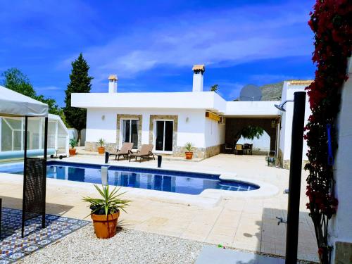 Impeccable 6-Bed Villa in Fortuna, Los Baños – Updated 2022 ...
