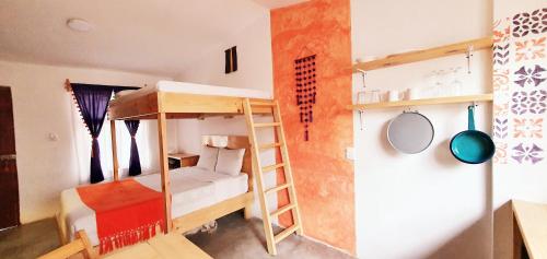Postel nebo postele na pokoji v ubytování Kukul'ik Studios & Workspace