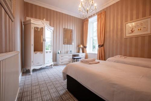 Säng eller sängar i ett rum på Newton Manor House -7 Bedroom House