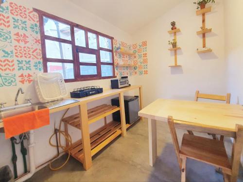 Kuchyň nebo kuchyňský kout v ubytování Kukul'ik Studios & Workspace