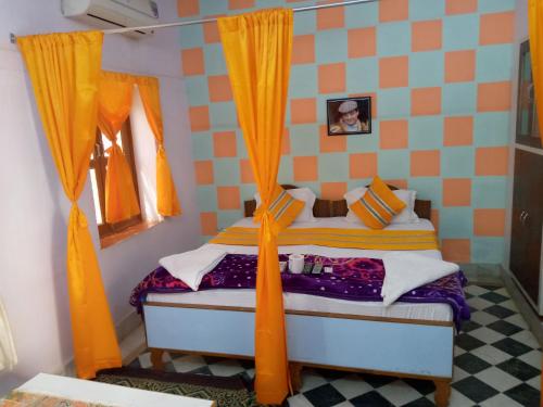 מיטה או מיטות בחדר ב-Ratan Hostel