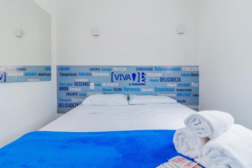a bedroom with a bed with towels on it at Blue Ocean Suites - Aeroporto Congonhas in Sao Paulo