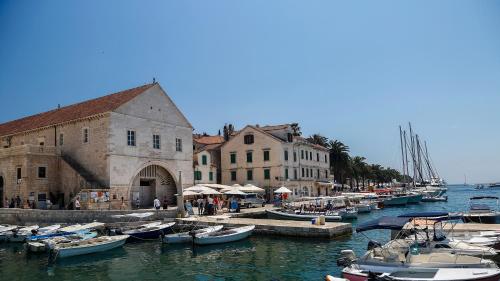 Hvar Old Dalmatian House Junior Suite - Deck 1