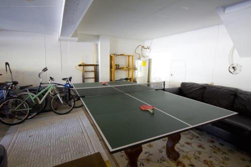 Stolní tenis v ubytování Ocean view AC heated Pool jacuzzi Tennis bikesPool table foosball bikes nebo okolí