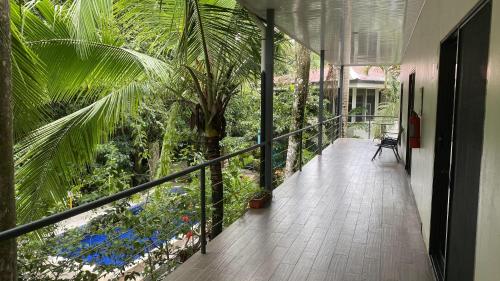 Balkoni atau teres di La Posada Jungle Hotel