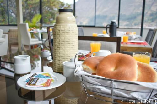 Makanan di atau di tempat lain dekat hotel