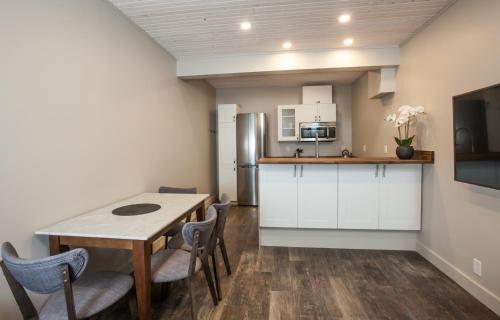 a kitchen and dining room with a table and chairs at Boulder Mountain Resort in Revelstoke