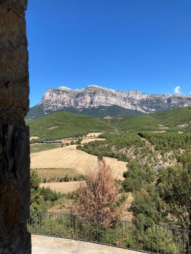 a view of the mountains from a castle window at Casa Encuentra, en el Pirineo al lado de Ainsa in El Pueyo de Araguás