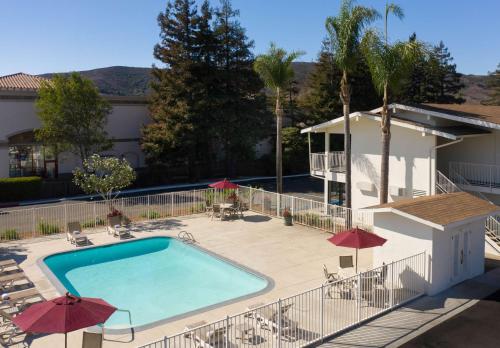 Motel 6-San Luis Obispo, CA - North 내부 또는 인근 수영장
