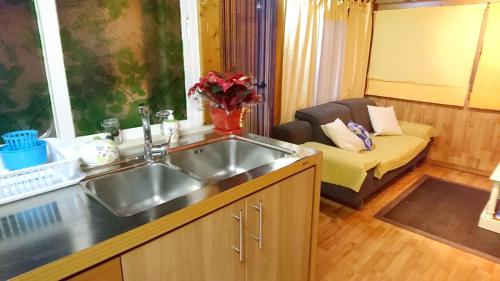 Dapur atau dapur kecil di One bedroom appartement at El Matorral 500 m away from the beach with sea view and balcony