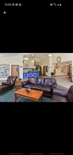 Posezení v ubytování Americas Best Value Inn & Suites-Spring Valley
