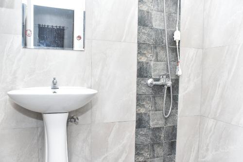 Gallery image of RedDoorz near Stasiun TVRI Surabaya 2 in Dukuhkupang