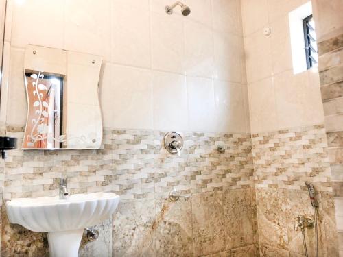 a bathroom with a sink and a mirror at Casa Salvador in Calangute