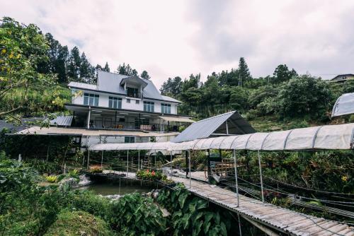 Gallery image of Amazing Grace Lodge in Kundasang