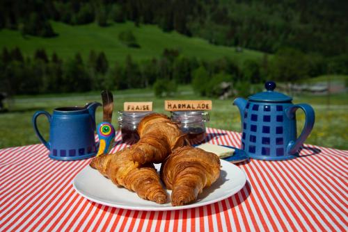 シャテルにあるChalet Cannelleのクロワッサン皿