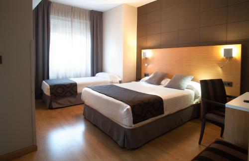 A bed or beds in a room at Hotel Universal