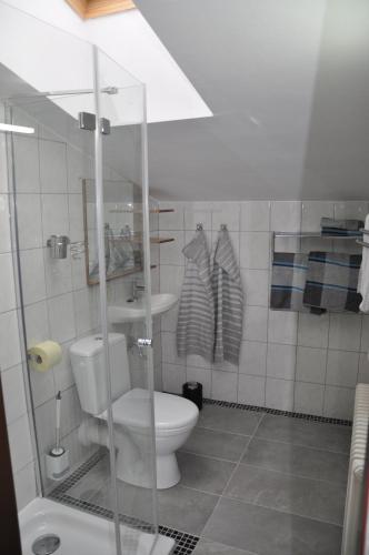 Bilik mandi di Appartement Wenger