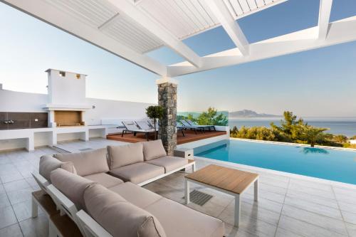 Imagen de la galería de Villa Crystal with swimming pool in Lindos, en Lindos