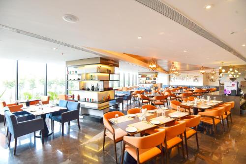 Restaurace v ubytování The Elite Narasapura, a member of Radisson Individuals