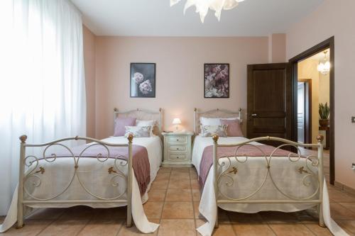 Ένα ή περισσότερα κρεβάτια σε δωμάτιο στο Villa delle Rose