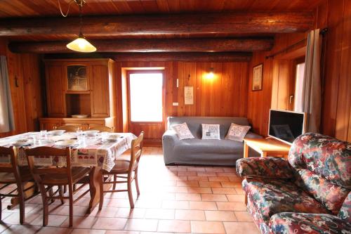 Zdjęcie z galerii obiektu Mountain Adventures Cabin - Affitti Brevi Italia w mieście Champoluc