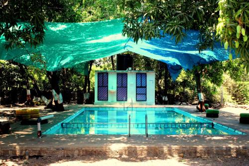 Kolam renang di atau di dekat The Wilds Villa Gir Jungle Stay with Swimming Pool