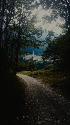 a dirt road with a large building in the distance at Chalet Vacanze Il Daino in Leonessa