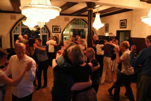 a group of people dancing in a room at Fachwerk-Kultur-Pension TangoBrücke in Einbeck