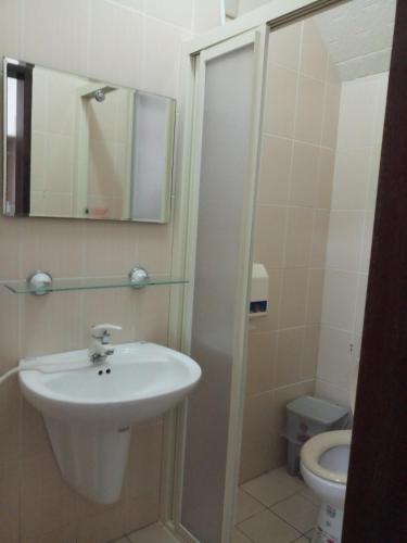 a bathroom with a sink and a toilet at 三義竺夢園 漫步山林 漫遊桐花 in Sanyi