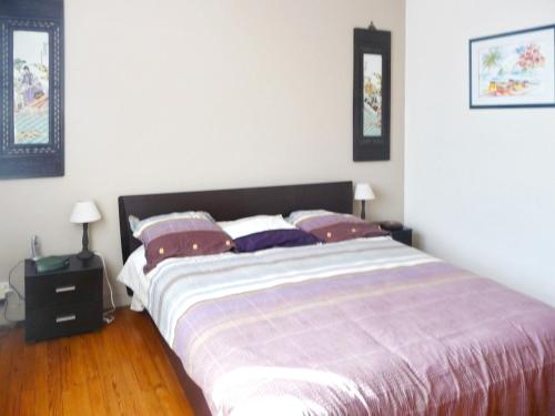 a bedroom with a large bed with two pillows at Maison accueillante à Lanester - Confort et espace pour 6 pers. in Lanester