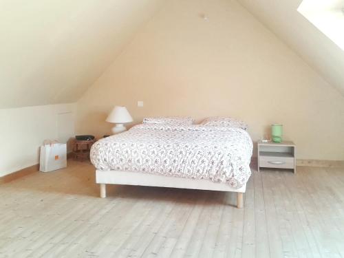 a bedroom with a bed in a attic at Maison accueillante à Plehedel avec jardin et parking privé in Pléhédel
