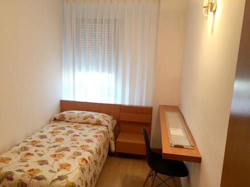 Krevet ili kreveti u jedinici u okviru objekta 3 bedrooms appartement with city view shared pool and jacuzzi at Terrassa