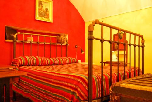 Palanda nebo palandy na pokoji v ubytování 4 bedrooms house with wifi at Guadix