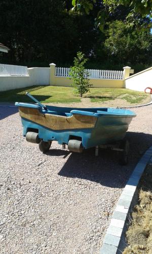 a small boat on a trailer on a gravel road at Maison charmante avec vue sur lac à Thil-sur-Arroux in Thil-sur-Arroux