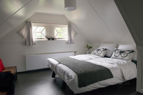 a bedroom with a large bed in a attic at Huize Florinata in Voorthuizen