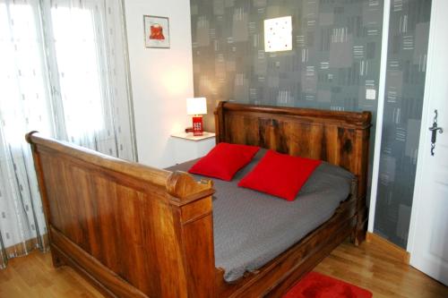 Katil atau katil-katil dalam bilik di Maison de 2 chambres avec jardin a Lendou en Quercy a 7 km de la plage