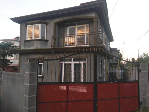 Charming House in Curepipe + Garden