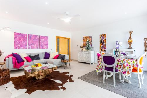 Art-inspired modern apartment