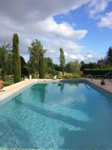 Πισίνα στο ή κοντά στο Studio charmant à Bio avec jardin et piscine partagée, 32 m².