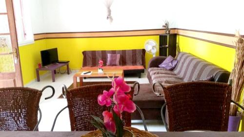 Posezení v ubytování Appartement Privilégié Le Moule 70 m² + Piscine