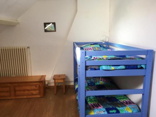 a blue bunk bed in a room at Appartement spacieux avec vue sur la mer - 70 m² à Mers-les-Bains in Mers-les-Bains