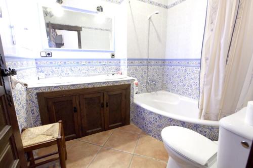 Imagen de la galería de 4 bedrooms villa with private pool enclosed garden and wifi at Sanlucar la Mayor, en Sanlúcar la Mayor