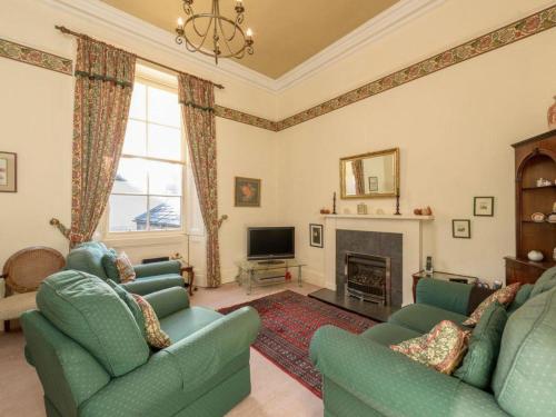 Benholm -Stunning 3-Bed Apartment in North Berwick