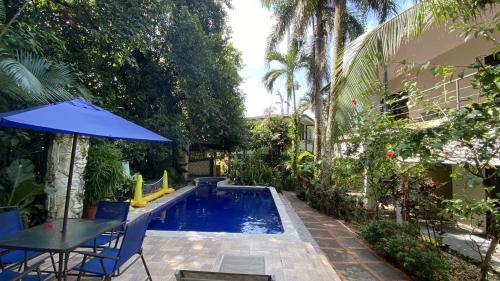 La Posada Jungle Hotel tesisinde veya buraya yakın yüzme havuzu