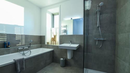 A bathroom at Balmory Stables luxurious 2 bed stable conversion