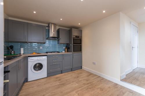 Η κουζίνα ή μικρή κουζίνα στο Cellardyke 3-Bed House Sleeps 6 with Sea Terrace